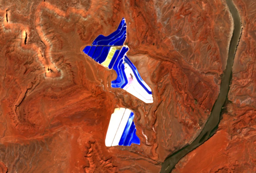 Read more about the article #MonitoringMonday – blue lakes in the desert